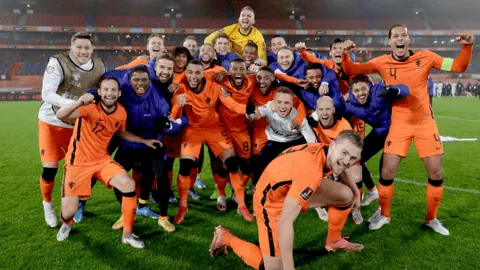 张立威演员离世：亲友送别，骨灰撒葬，归于尘土