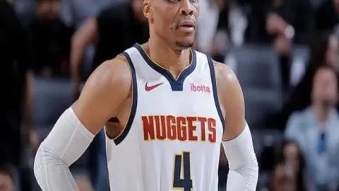 阿莱维斯红牌争议：拉球衣错失进球引争议